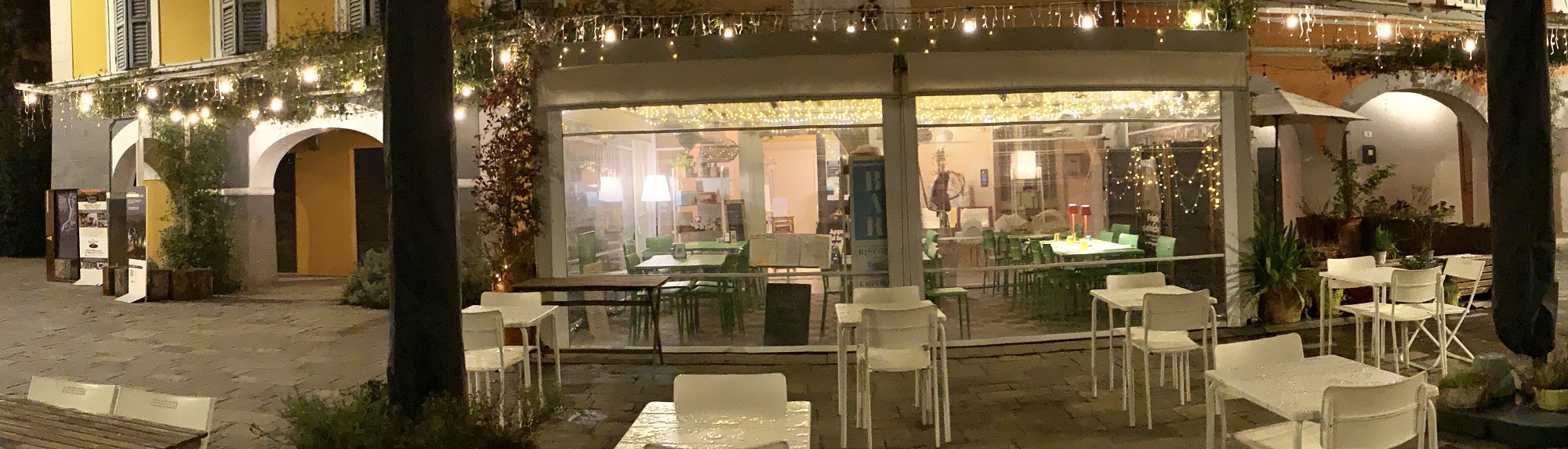 SERATE Private in Piazza a Torrechiara - si mangia e si beve  in un locale tutto per sé !