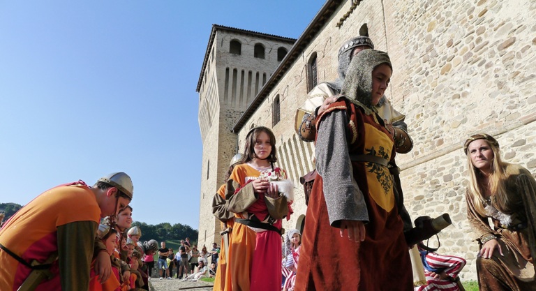 incoronazione di Re Artù in Castello1.jpg